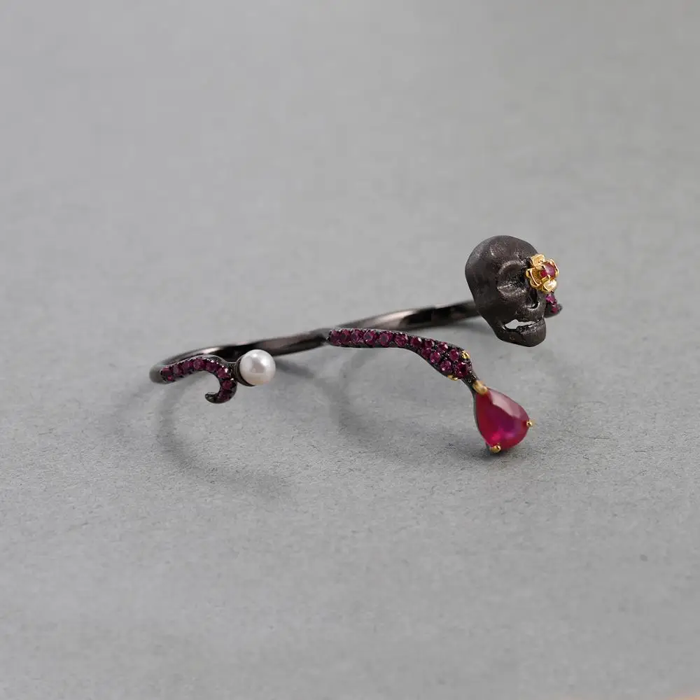 GEM'S BALLET Natural Ruby Gems - Gothic Skull Ring recensione e prezzo