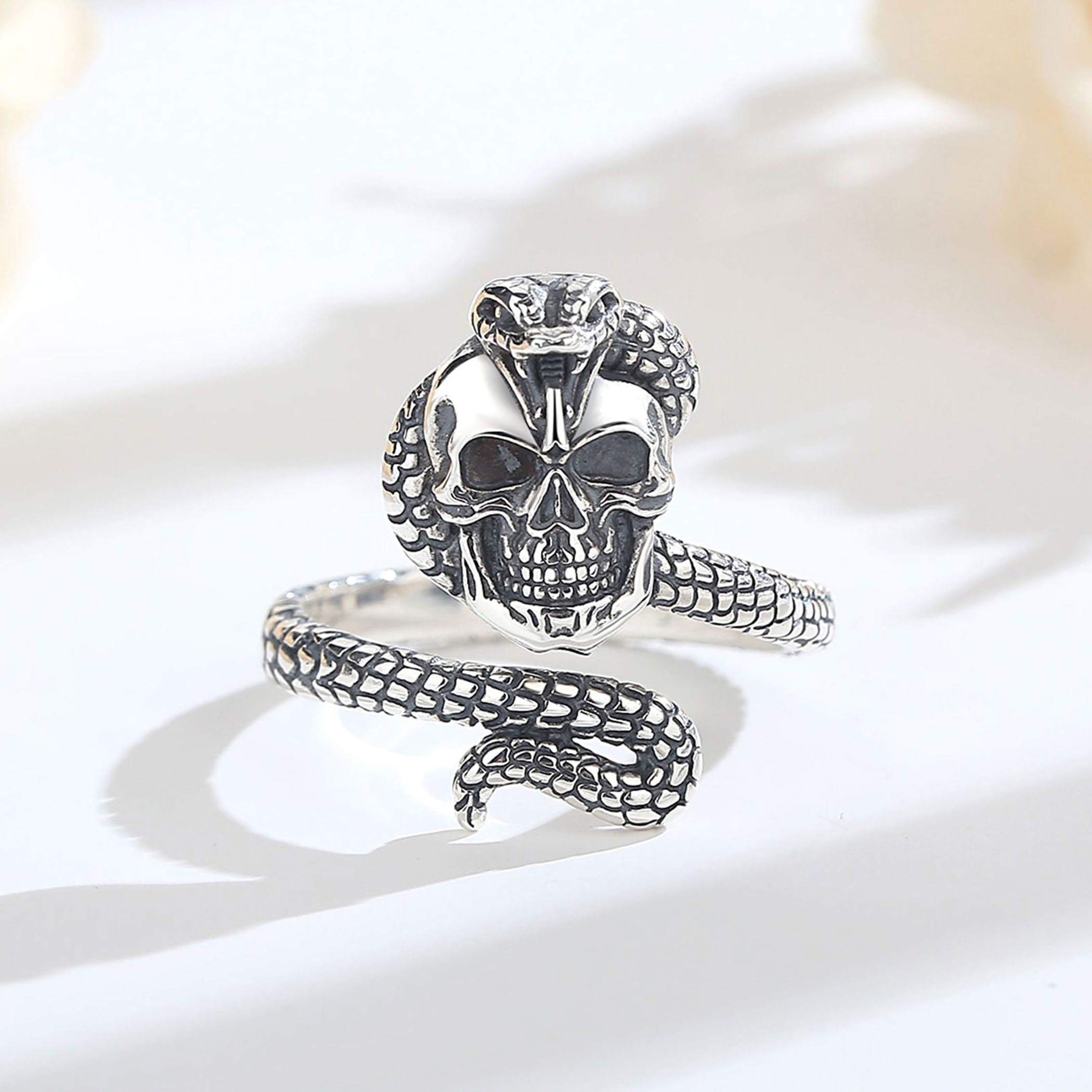 Anello Regolabile Eudora in Ar - Gothic Skull Ring recensione e prezzo